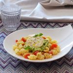 Pasta radiatori con pesto y burrata