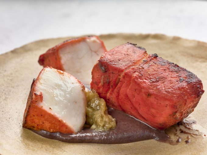 Corvina pibil: Corvina gaditana macerada en achiote de César Martín Restaurante Lakasa