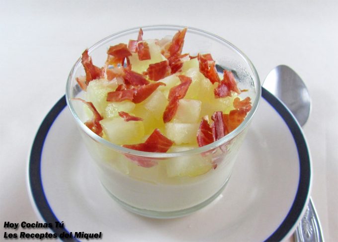 Crema de queso de cabra con dados de melón y jamón ibérico Hoy Cocinas Tú