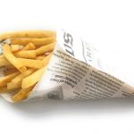 Periódico para servir patatas fritas y otras comidas informales