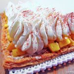 Hojaldre, chocolate, nata, mango