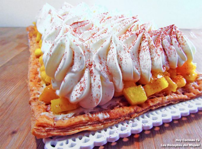 Hojaldre, chocolate, nata, mango