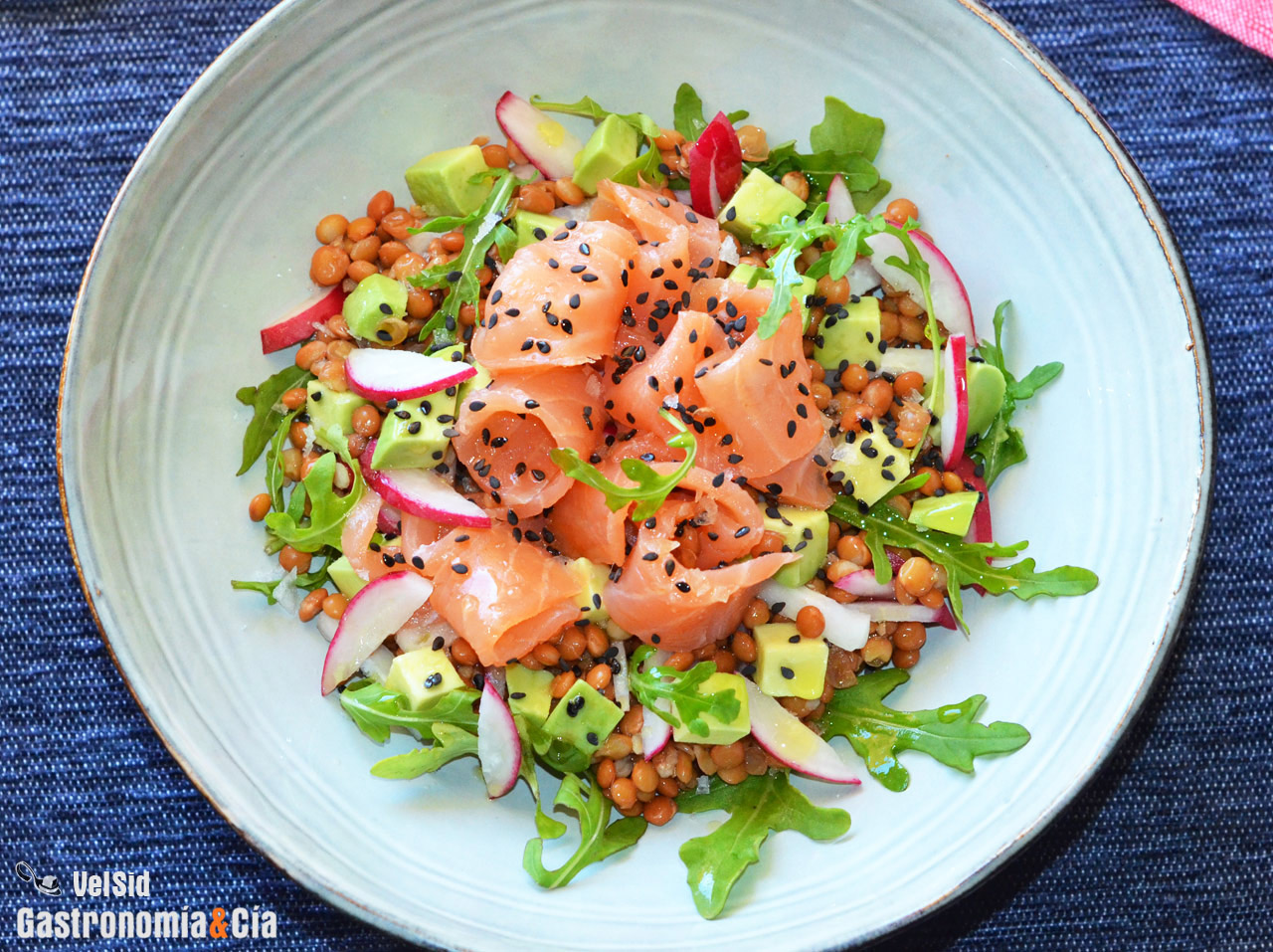 20 recetas de ensaladas con salmón ahumado, entrantes originales y