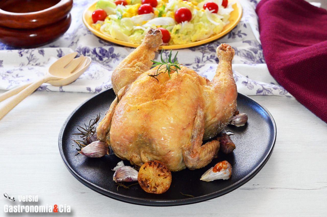 Cómo hacer un pollo entero en la freidora de aire. La receta sencilla que más repetirás