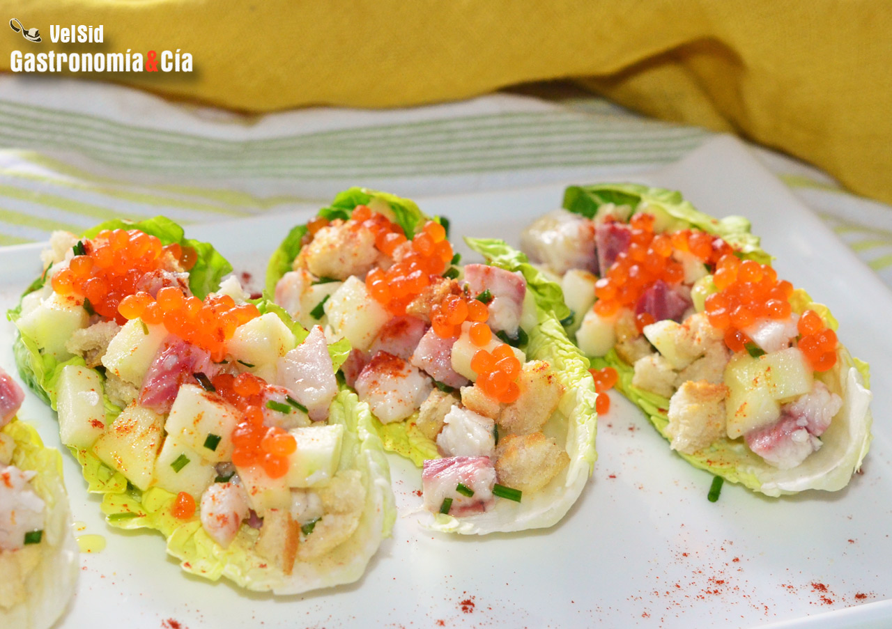 Cogollos con anguila ahumada y manzana. Receta de un aperitivo sorprendente, un tartar o un taco muy sabroso para disfrutones