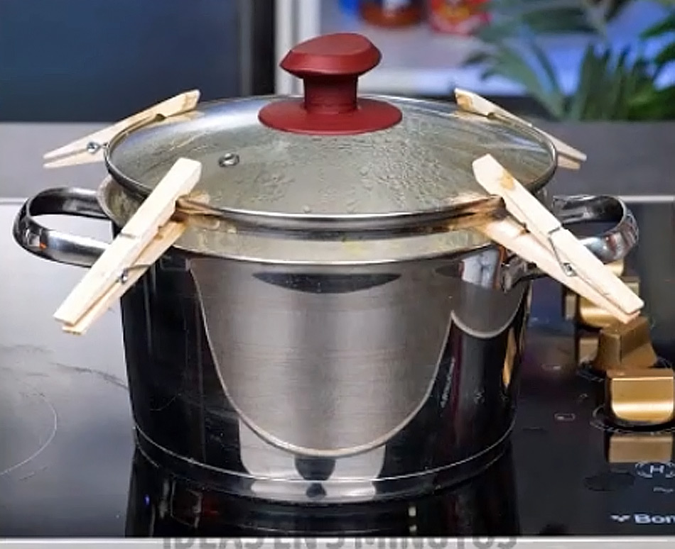 Truco de cocina: Cómo colocar la tapa de la olla sin encajar para que no  desborde el agua y dejar escapar el vapor