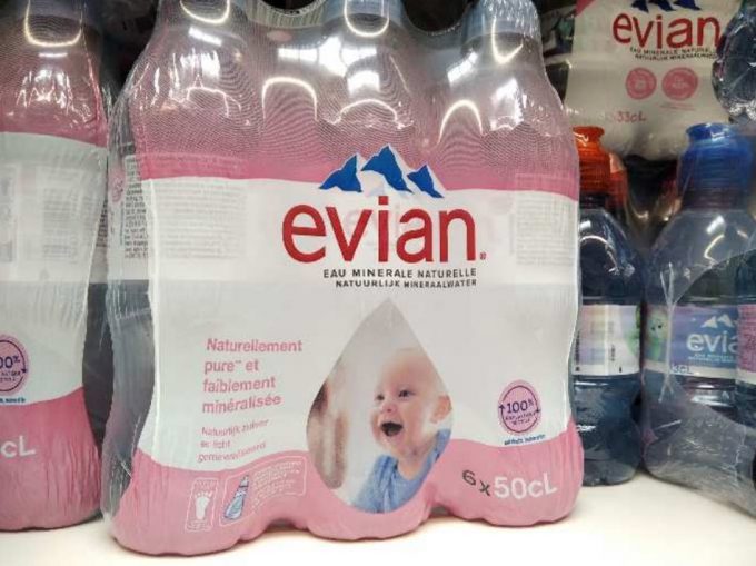 Microplásticos en el agua embotellada