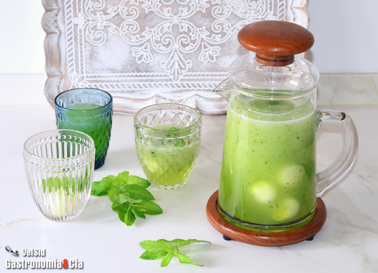 Agua fresca de melón, pepino y hierbabuena, la receta de una bebida para el verano natural y deliciosa