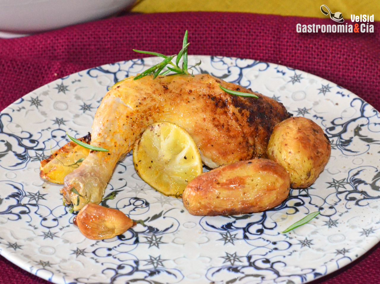 Pollo asado con lima y hierbas aromáticas. Receta fácil y maravillosa en freidora de aire u horno
