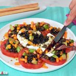 Ensalada de algas, mozzarella, tomate, calabaza y aguacate