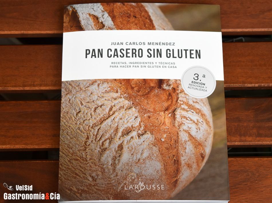 Pan casero sin gluten de Juan Carlos Menéndez. Recetas, ingredientes y  técnicas para hacer pan sin gluten en casa