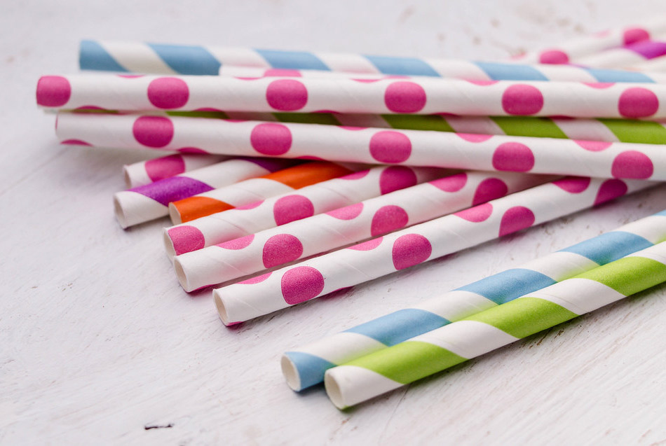 Las pajitas 'eco-friendly' de papel contienen sustancias que perjudican la  salud y el planeta
