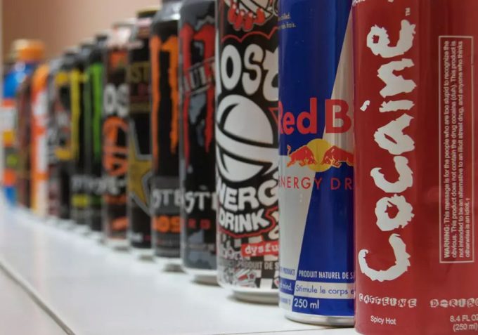 Reglamentación para la prohibición de venta a menores de bebidas energéticas en España