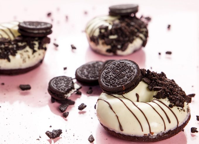 Receta de donuts de cacao rellenos de Oreo de la chef pastelera Elena Adell Recetas del Chef