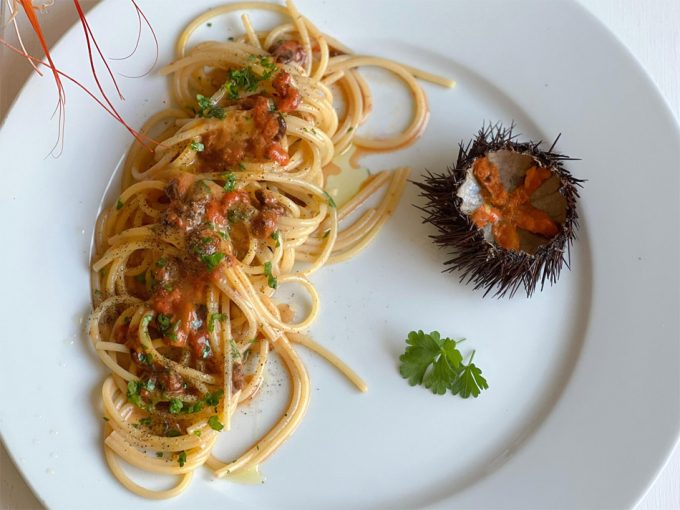 Espaguetis con erizos de mar Spaghetti ai ricci di mare