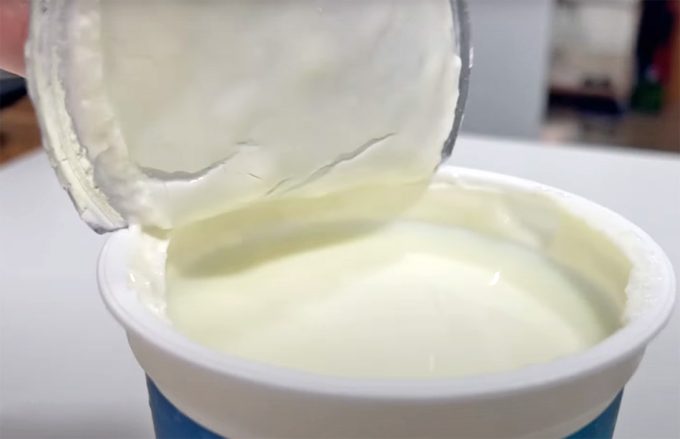 Quitar la tapa de aluminio de lácteos Seguridad alimentaria