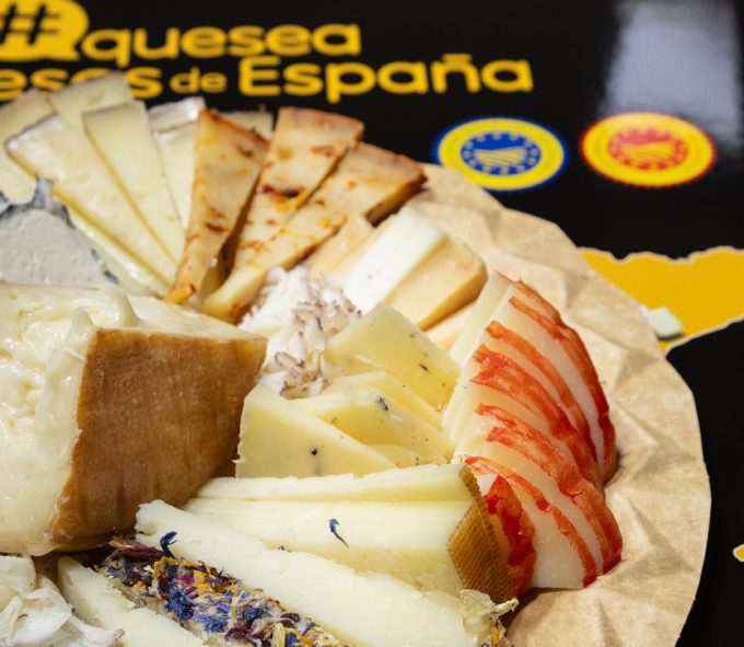 Quesea con quesos de España