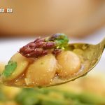 Judiones braseados con espárragos al vapor