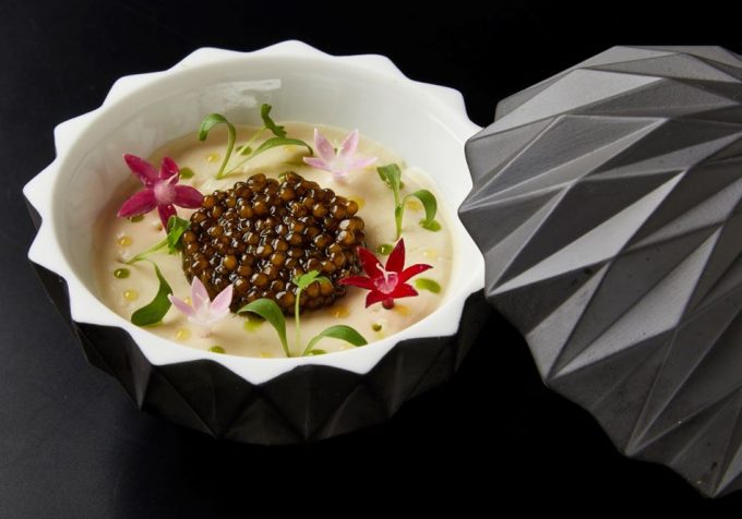 Plato de un restaurante con estrella Michelin de Japón