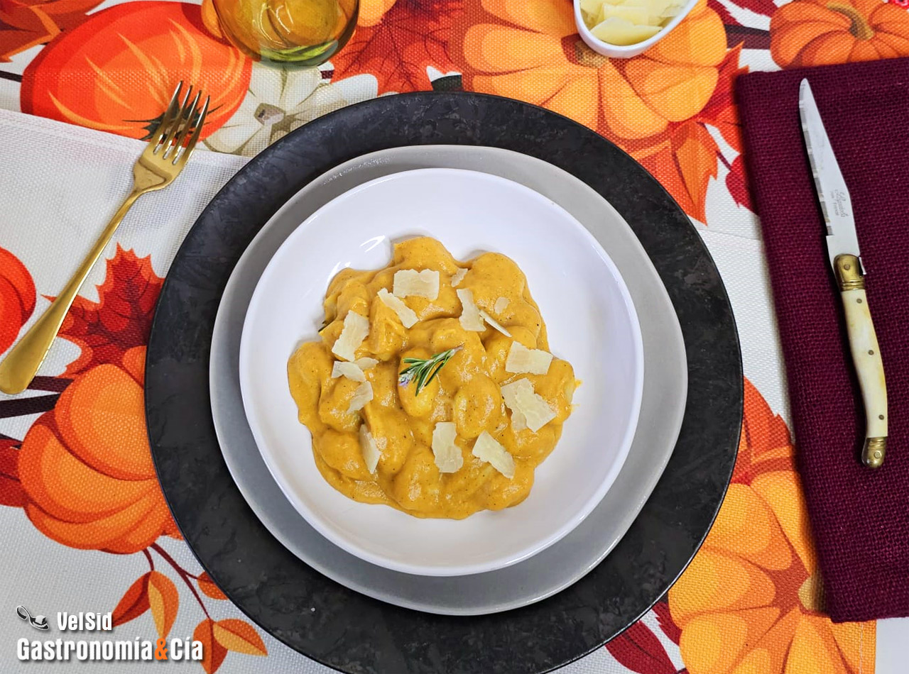 Receta de ñoquis con salsa de calabaza y queso, fácil, saludable y deliciosa