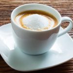 Tomar café con azúcar por la noche afecta al ritmo circadiano