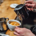 Beneficios de tomar café por la mañana