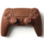 Mona de pascua con forma de mando de PS5