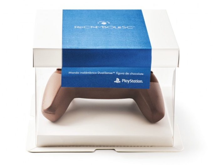 Mona de Pascua con forma de mando inalámbrico DualSense