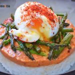 Recetas vegetarianas con huevos y espárragos