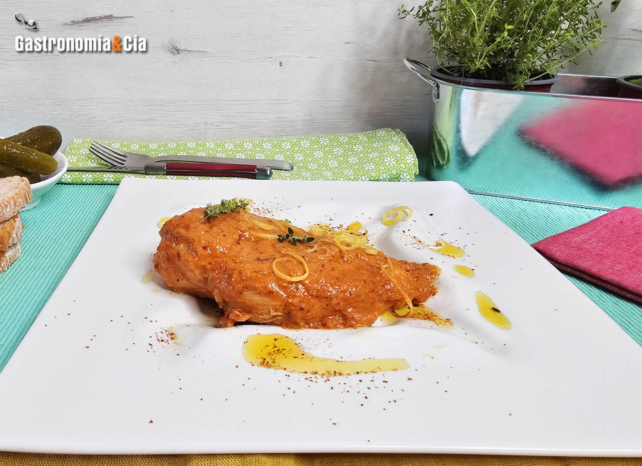 Pechuga de pollo jugosa en salsa cremosa de verduras: receta fácil, sabrosa y saludable
