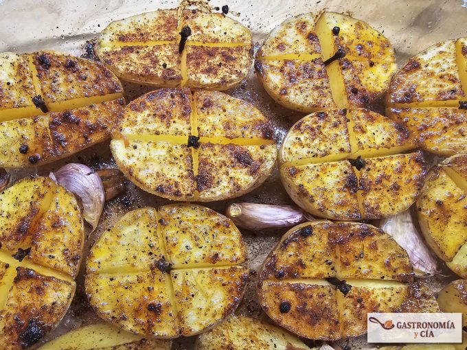 Patatas al horno con clavo y especias