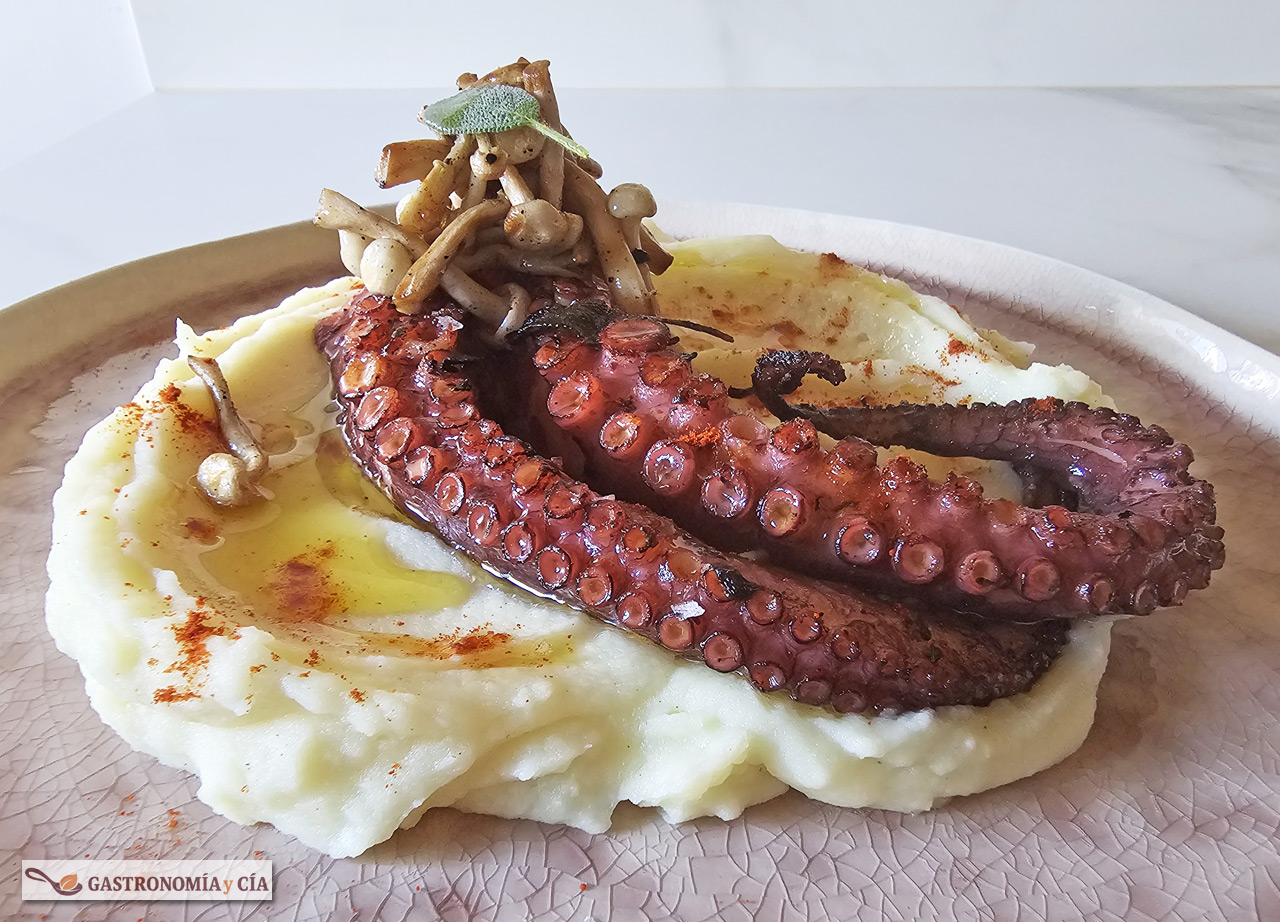 Pulpo con puré de patata