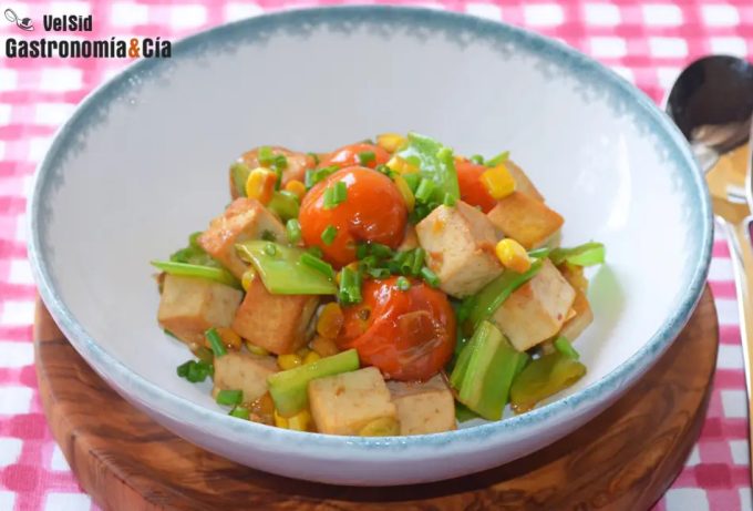 Salteado con tofu