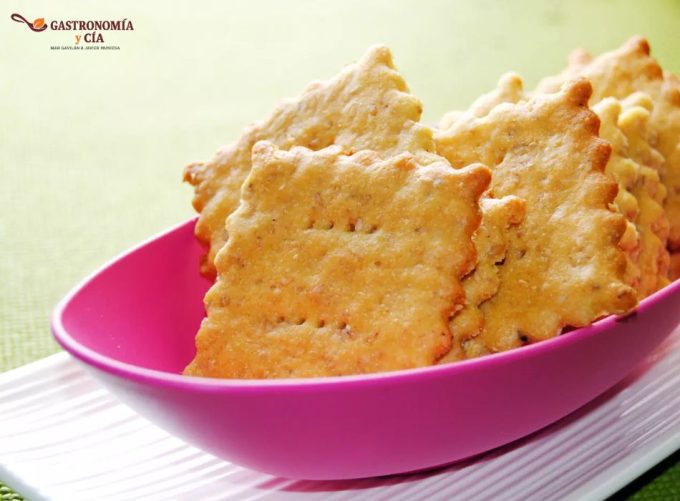 Crackers de harina de garbanzo y queso