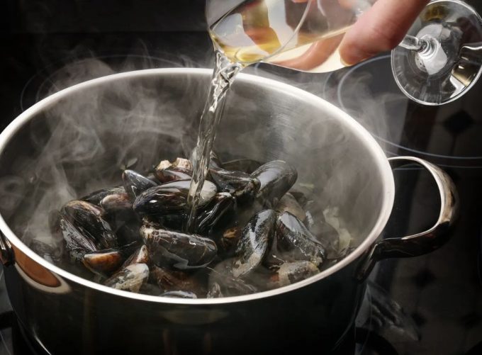 Mejillones con vino blanco