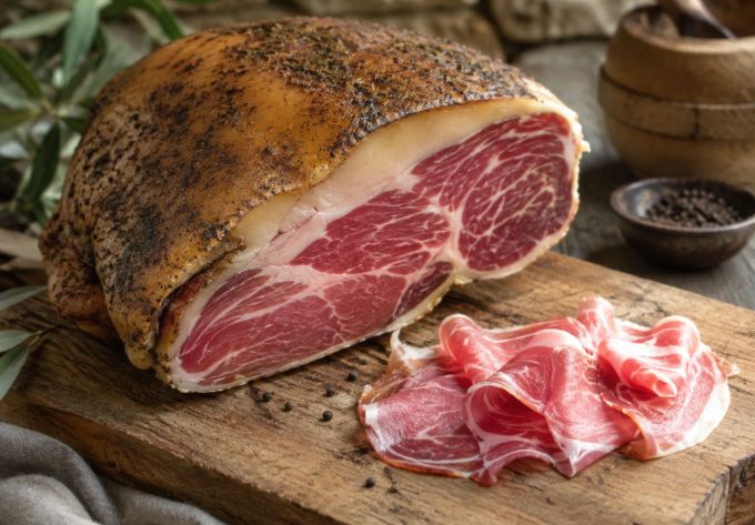 Jamón curado con pimienta