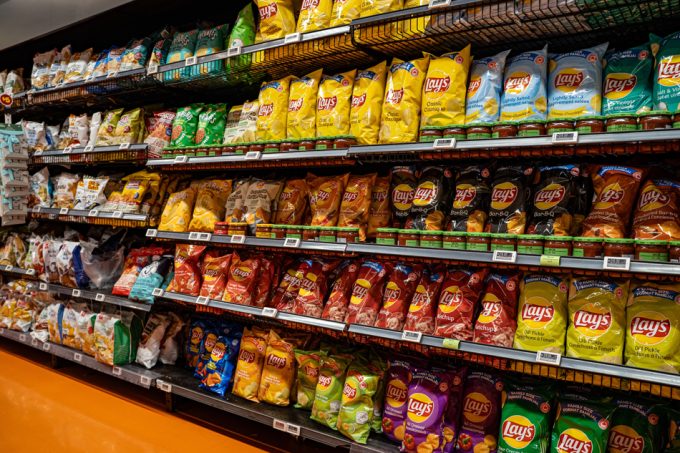 Patatas chips que utilizan términos cárnicos
