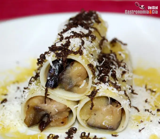 Canelones de berenjena, parmesano y trufa negra
