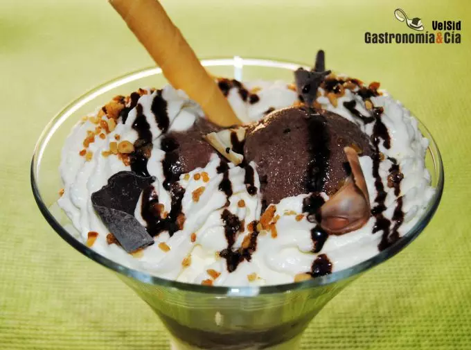 Copa de helado de chocolate al Calvados