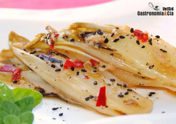 Endibias con salsa nuoc cham