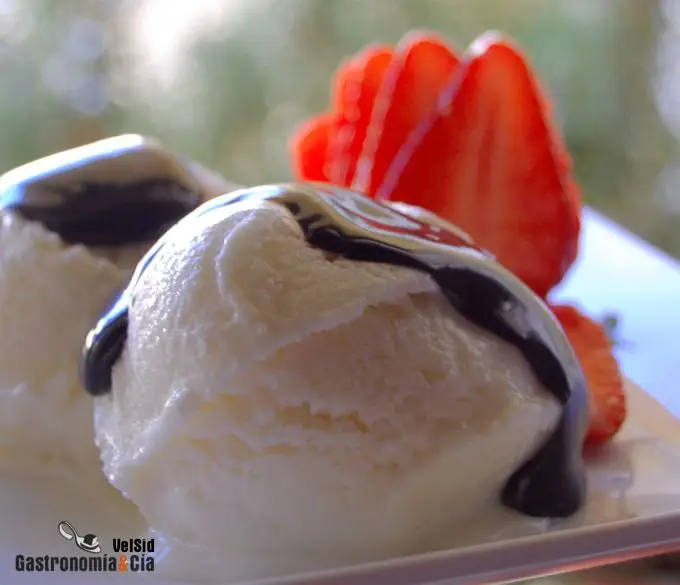 Helado fácil de queso y yogur  