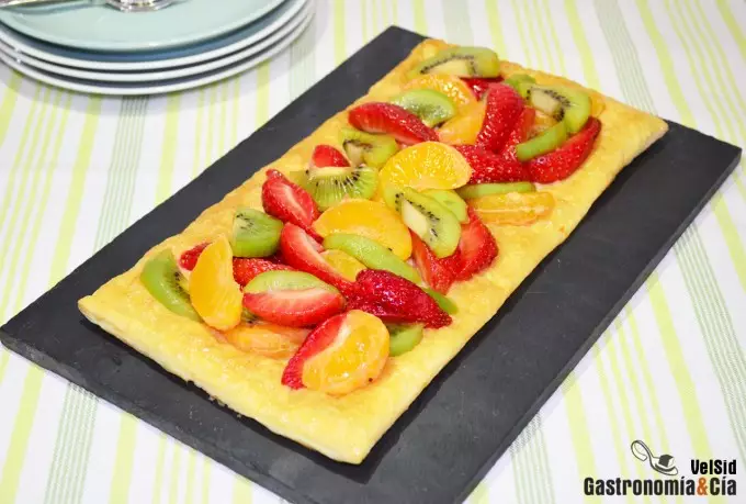 Tarta de hojaldre con frutas frescas