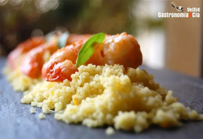 Langostinos con cuscús de naranja