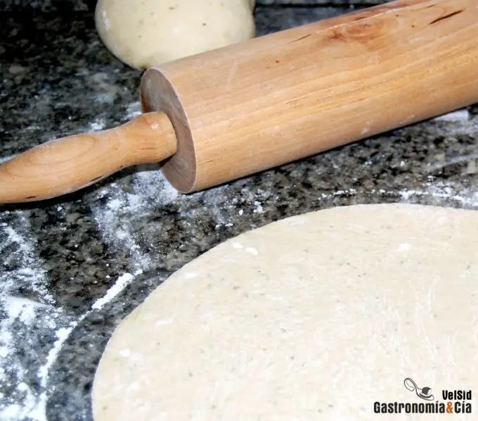 Masa de pizza con orégano