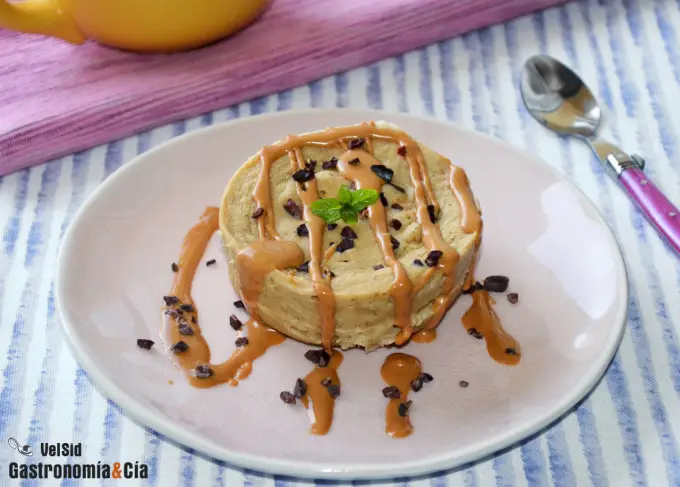 Mugcake saludable de plátano y crema de cacahuete
