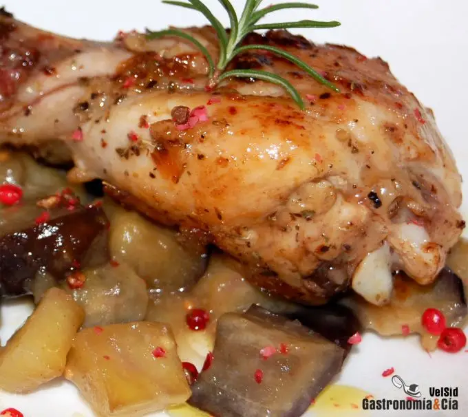 Pollo al cava y berenjenas con miel de romero