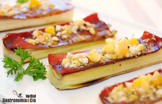 Puerros a la parrilla con cecina