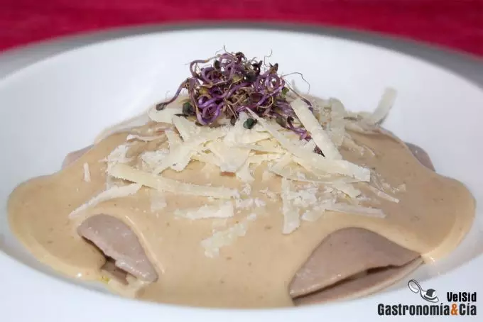 Ravioli de setas y su velouté