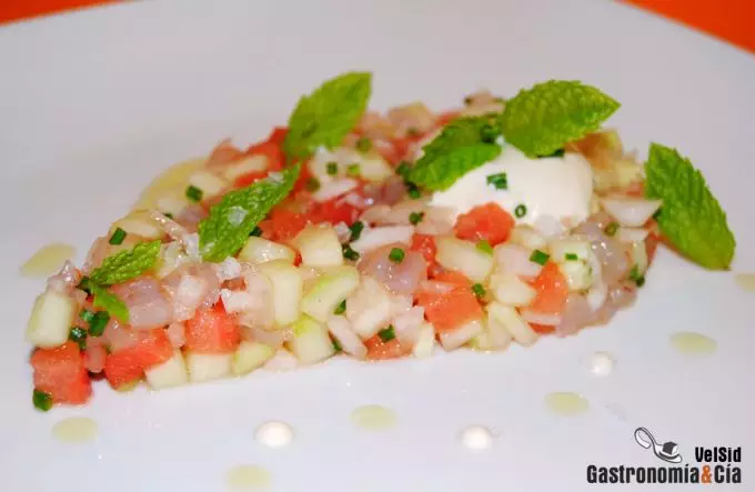 Tartar de gambas, pepino y sandía